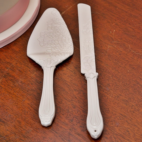 Weddingstar Porcelain Cake Serving Set With Embossed Lace Details