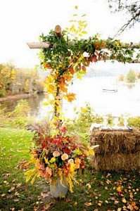 fall-wedding-haybales